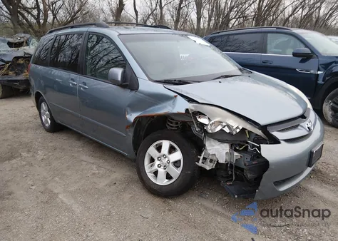 2008 Toyota Sienna Xle z USA, uszkodzony, nr VIN 5TDZK22C08S223152